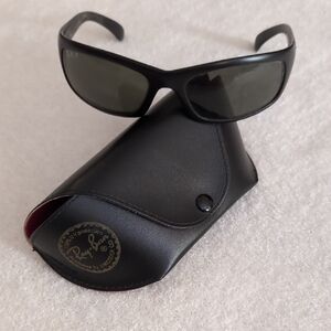 Ray-Ban Black Polarized Sunglasses with Case